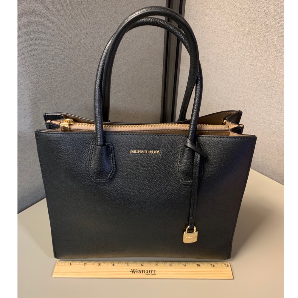 💯 Authentic Michael Kors Handbag